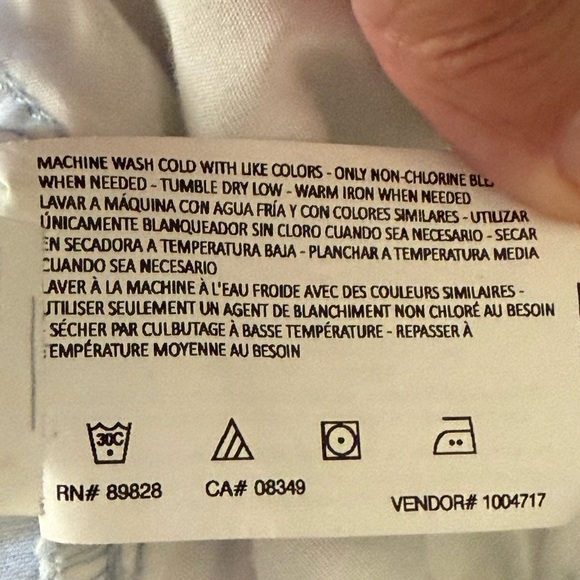 Bandolino Jean Riley Bermuda Shorts Women’s Size 18 Blue Floral Watercolor Belt - Picture 11 of 11